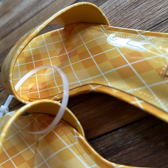 Larroudé Yellow Patent Leather Sandals Sz 7 - Picture 7 of 8